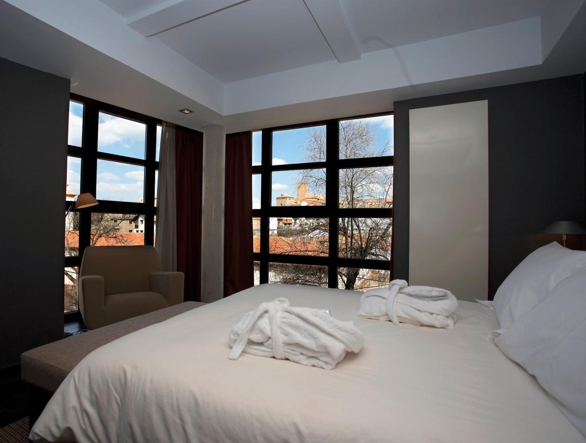 Hotel La Trufa Negra Мора-де-Рубьелос Номер фото