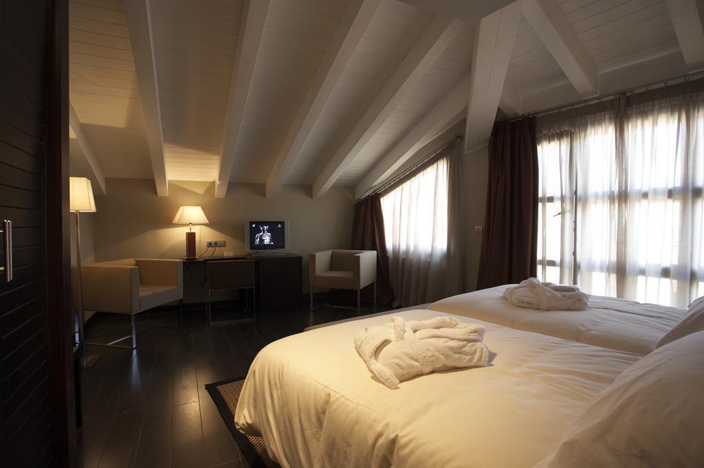 Hotel La Trufa Negra Мора-де-Рубьелос Экстерьер фото